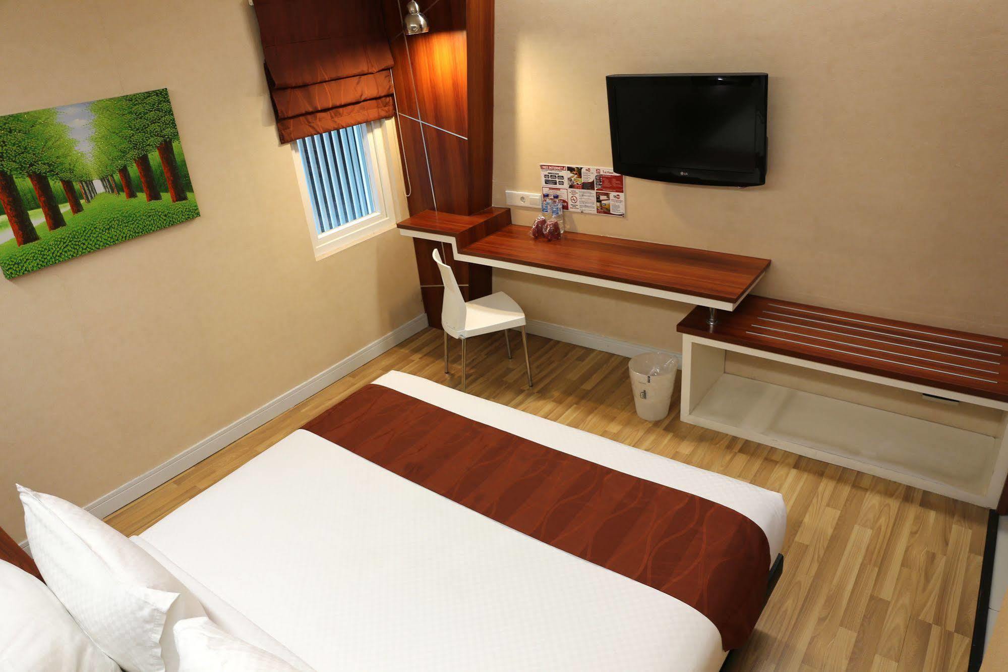 Citihub Hotel Джок'якарта Екстер'єр фото